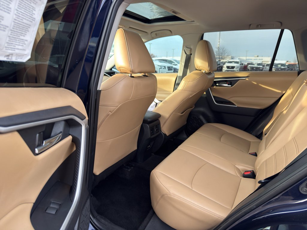 Used 2021 Toyota RAV4 XLE Premium image 30