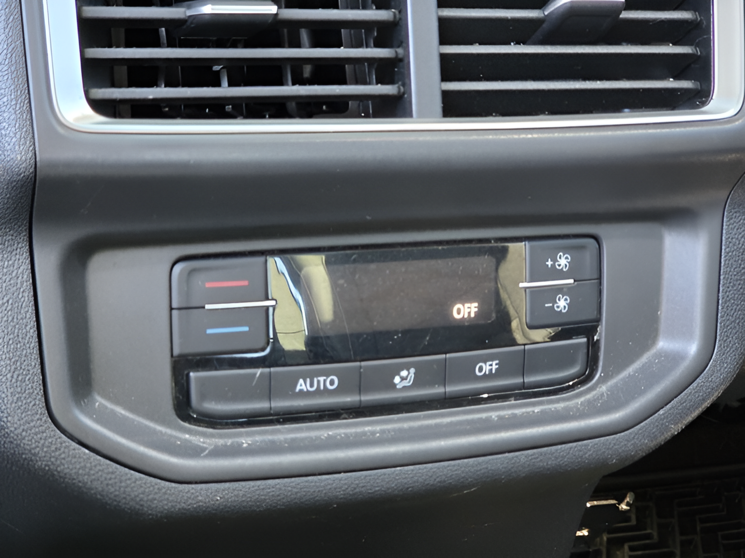 Used 2024 Volkswagen Atlas SE FWD image 10
