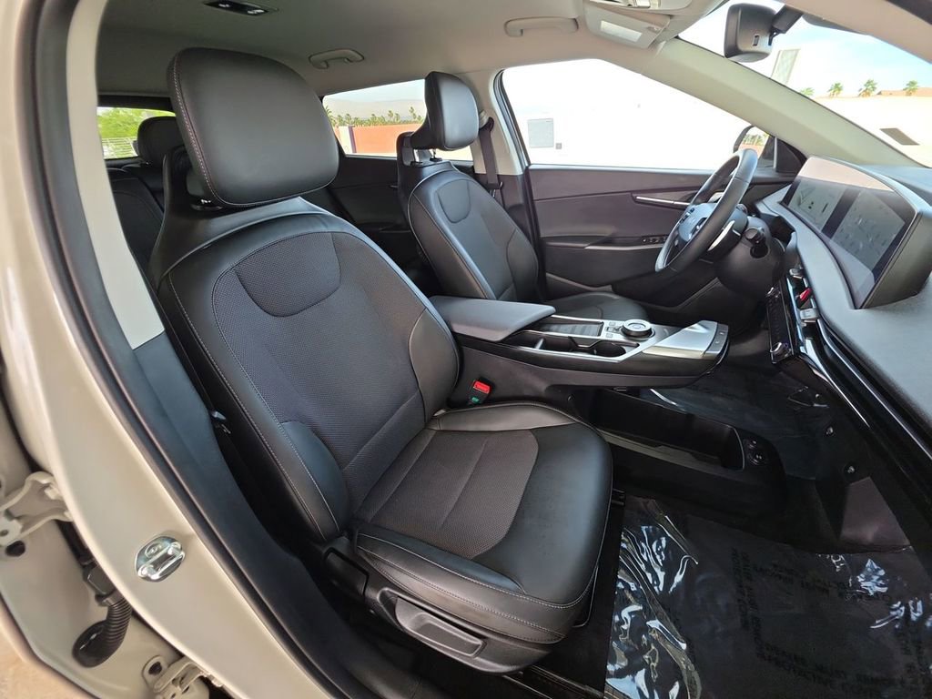 Used 2024 Kia EV6 Light image 29