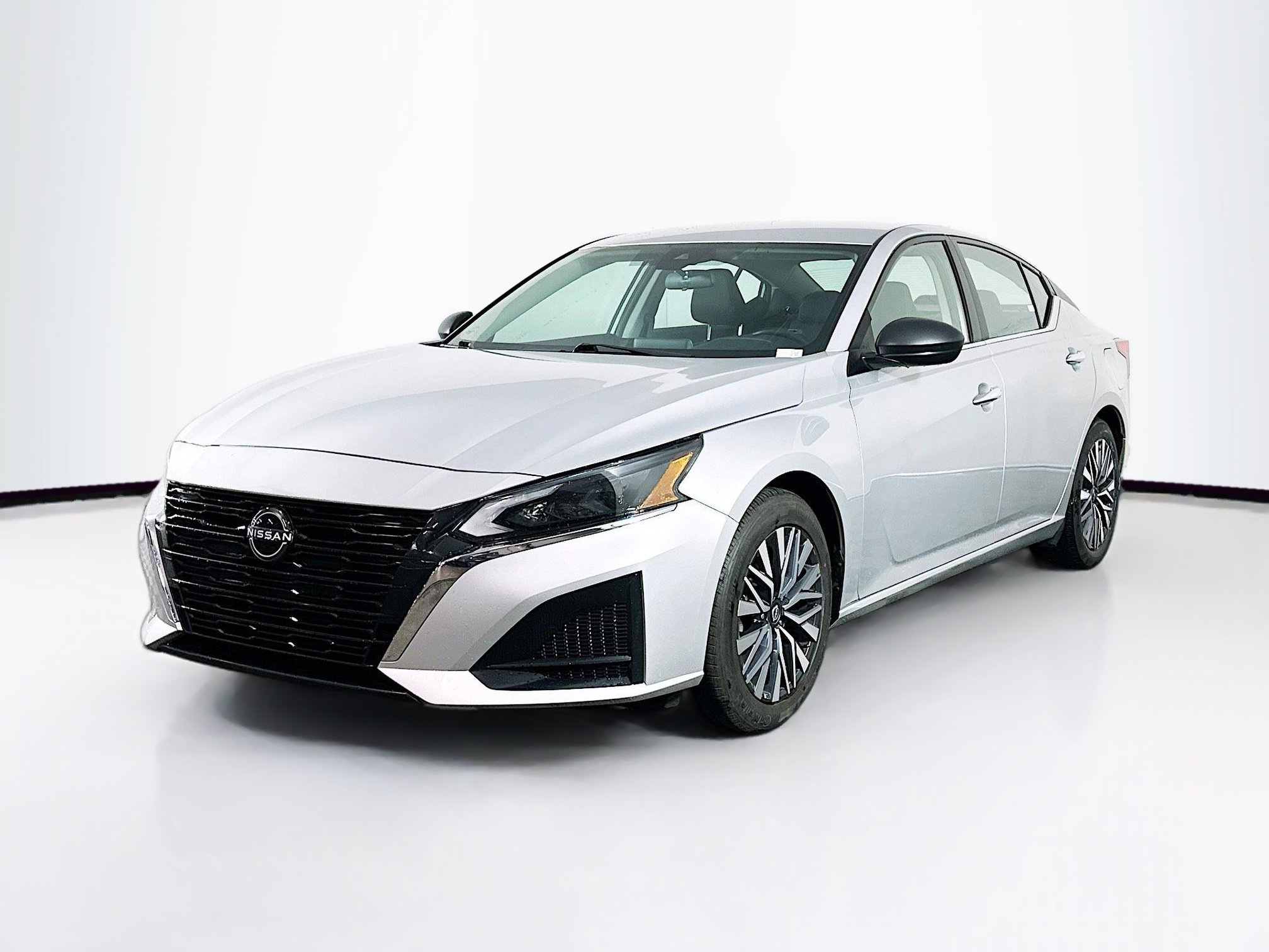 Used 2024 Nissan Altima 2.5 SV image 3