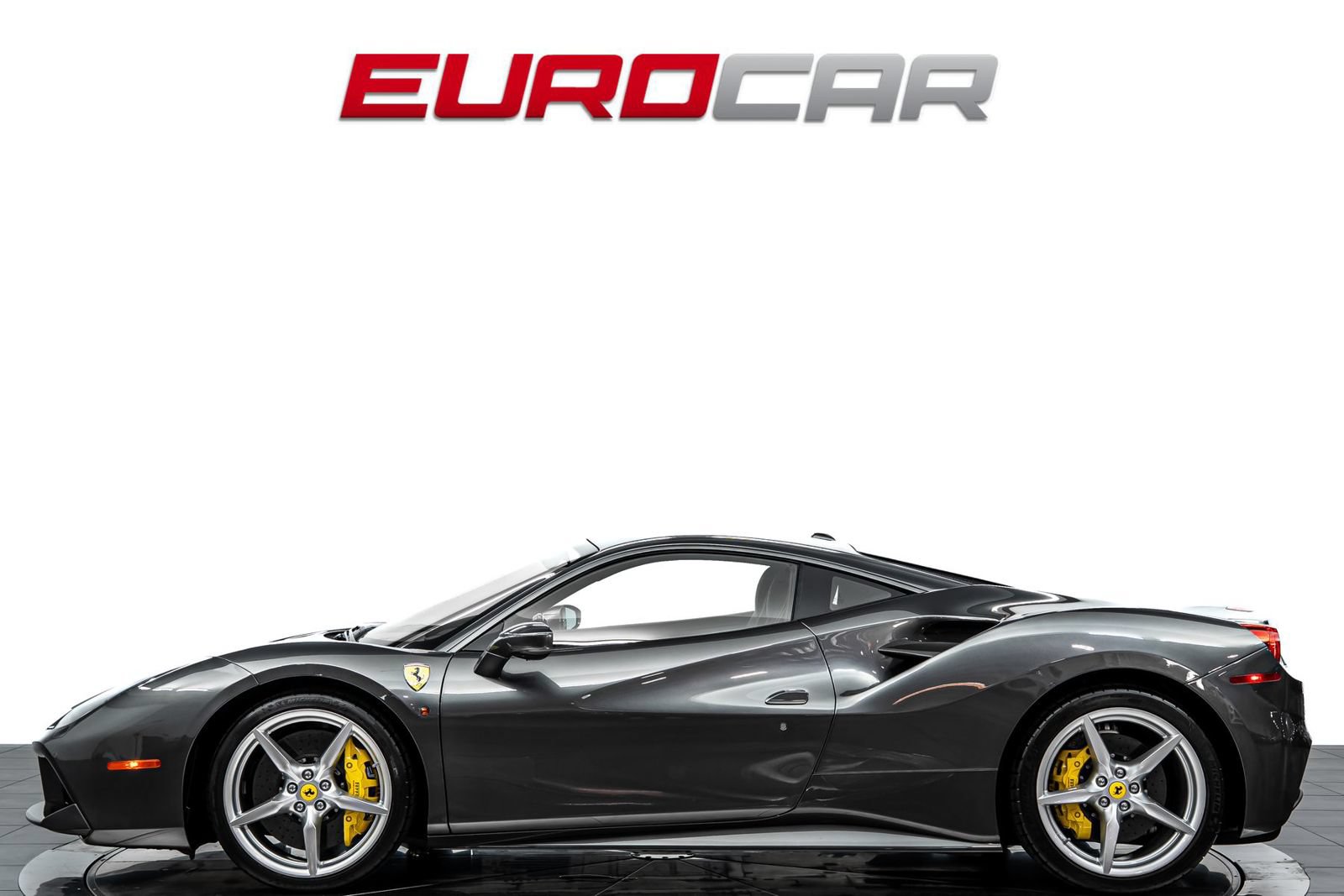 Used 2018 Ferrari 488 GTB RWD image 2