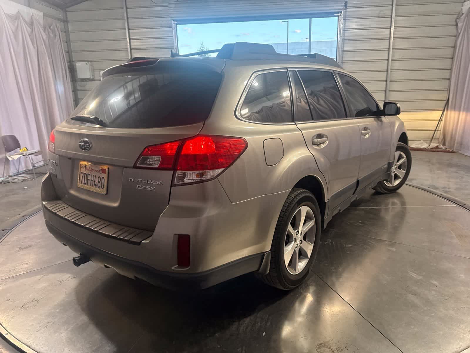 Used 2014 Subaru Outback 2.5i Limited w/ Moonroof Package AWD/4WD image 5