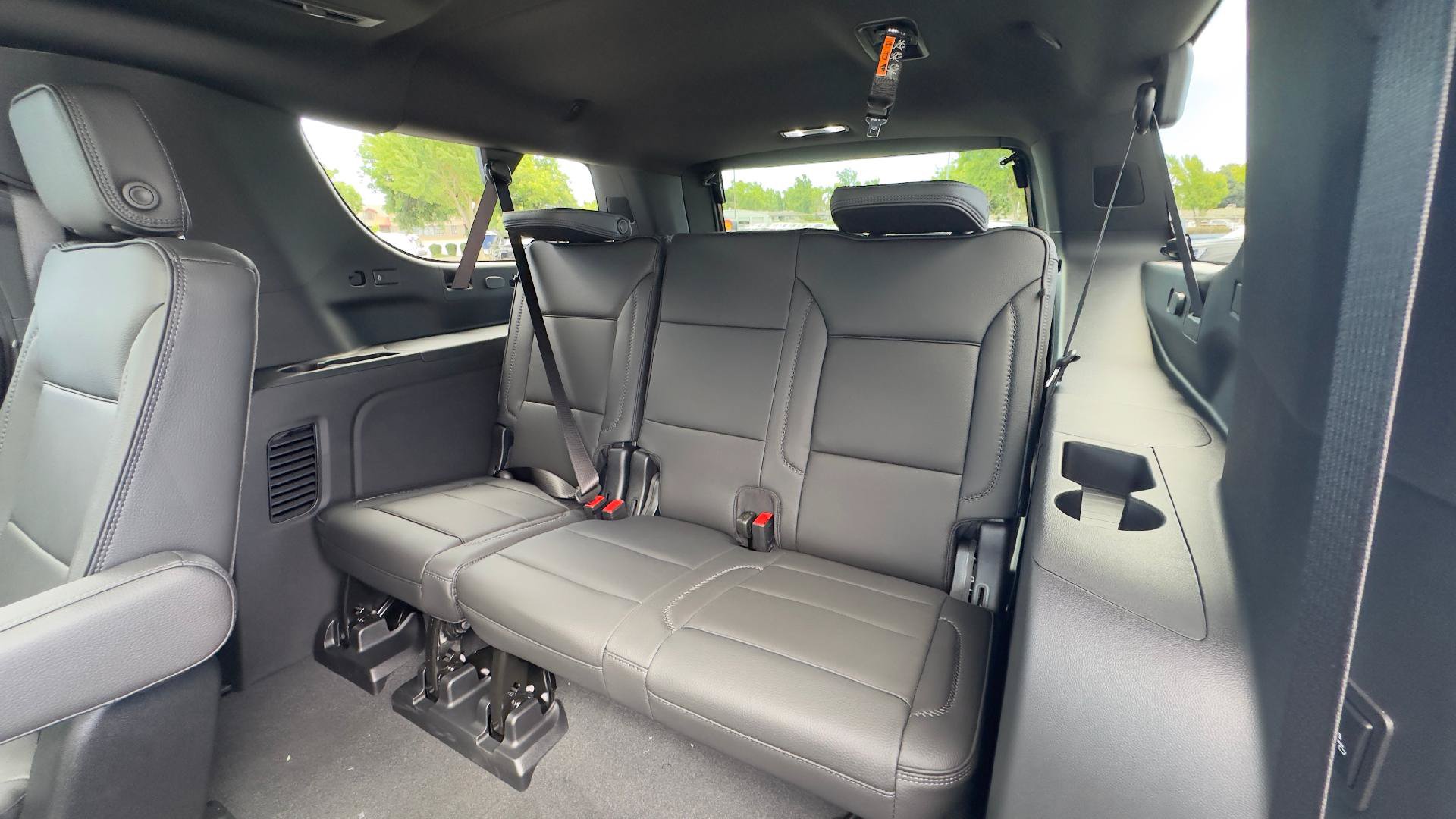 New 2026 GMC Yukon XL Denali w/ Denali Reserve Package AWD/4WD image 9
