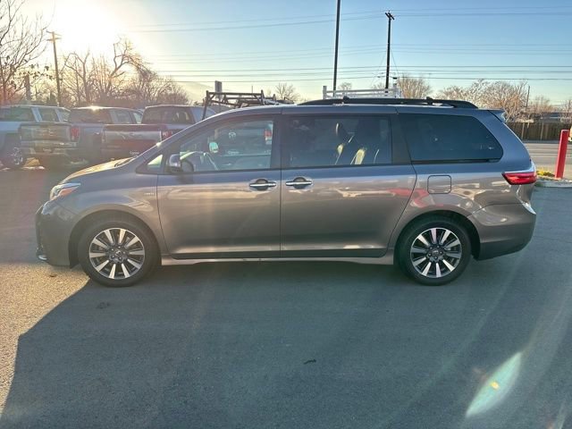 Used 2020 Toyota Sienna XLE image 2