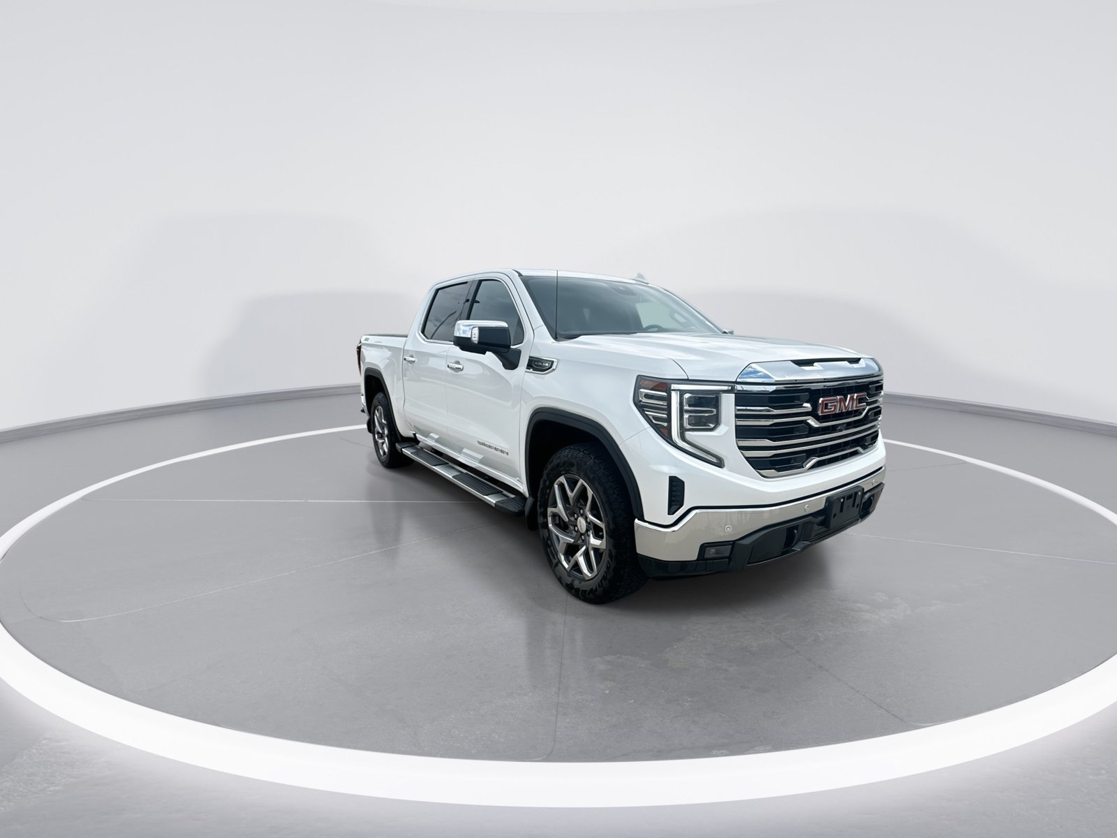 Used 2024 GMC Sierra 1500 SLT w/ SLT Premium Plus Package AWD/4WD image 2