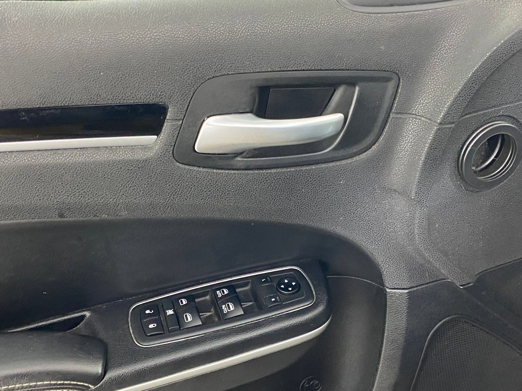 Used 2019 Chrysler 300 S image 24