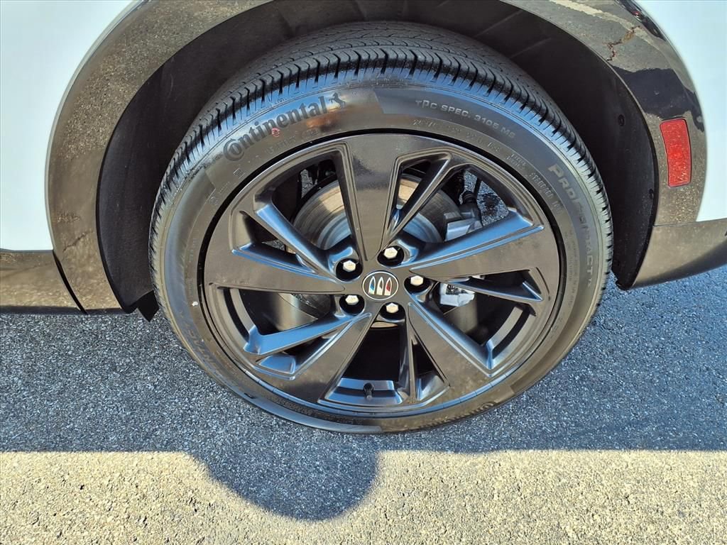 Certified 2025 Buick Envision Sport Touring image 36