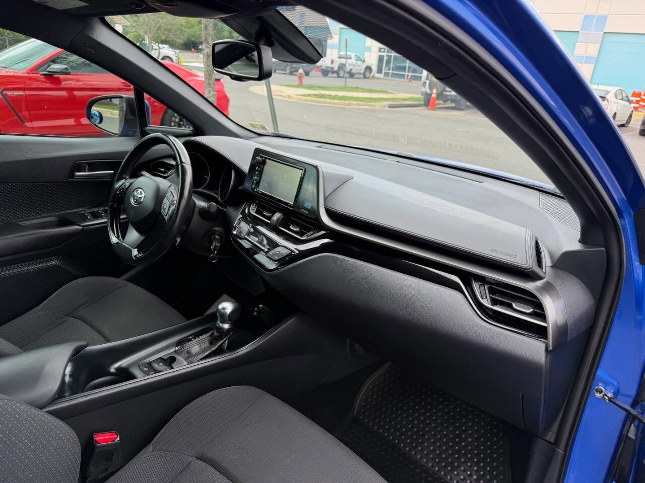 Used 2018 Toyota C-HR XLE image 31