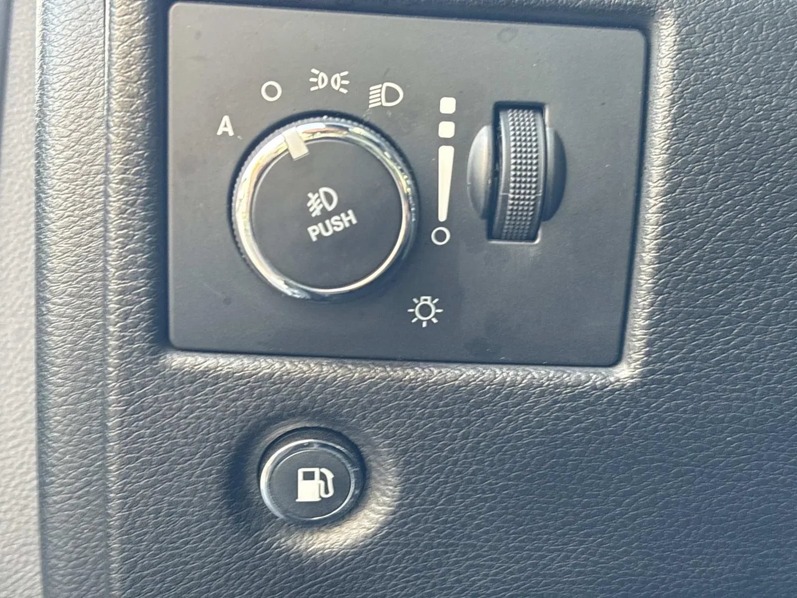 Used 2021 Jeep Grand Cherokee Laredo X AWD/4WD image 32