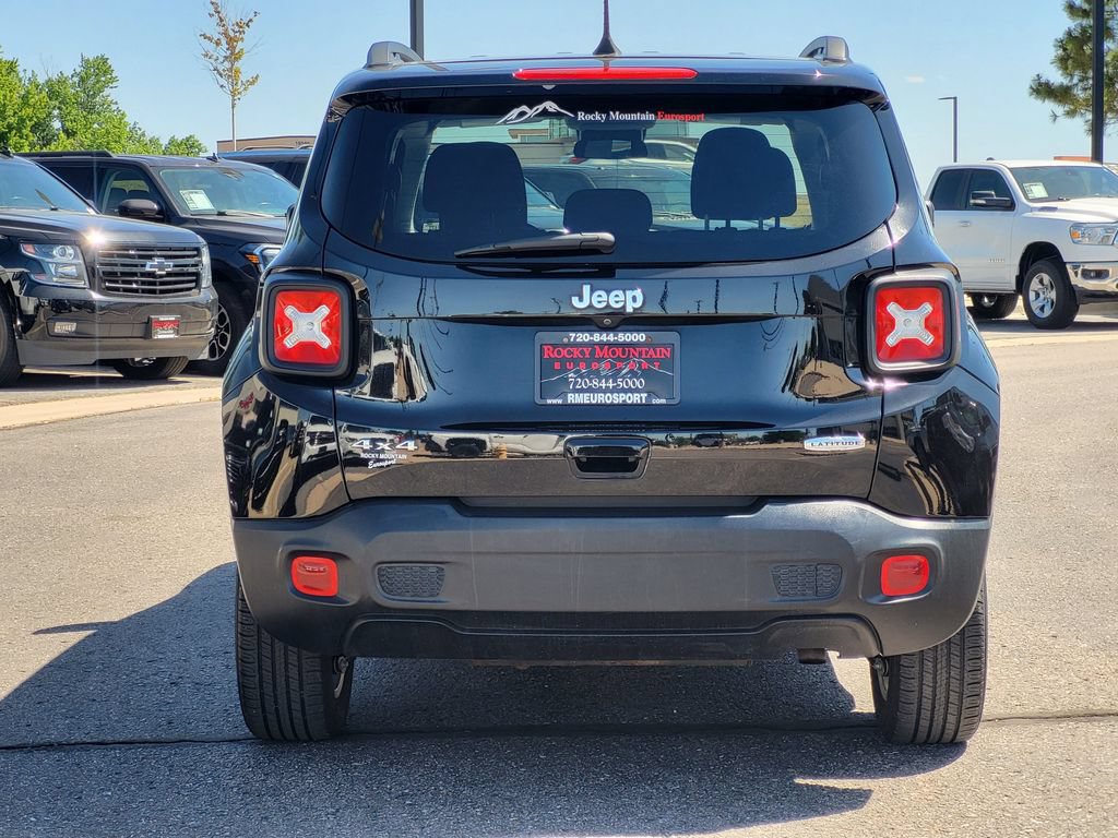 Used 2019 Jeep Renegade Latitude w/ Cold Weather Group AWD/4WD image 5