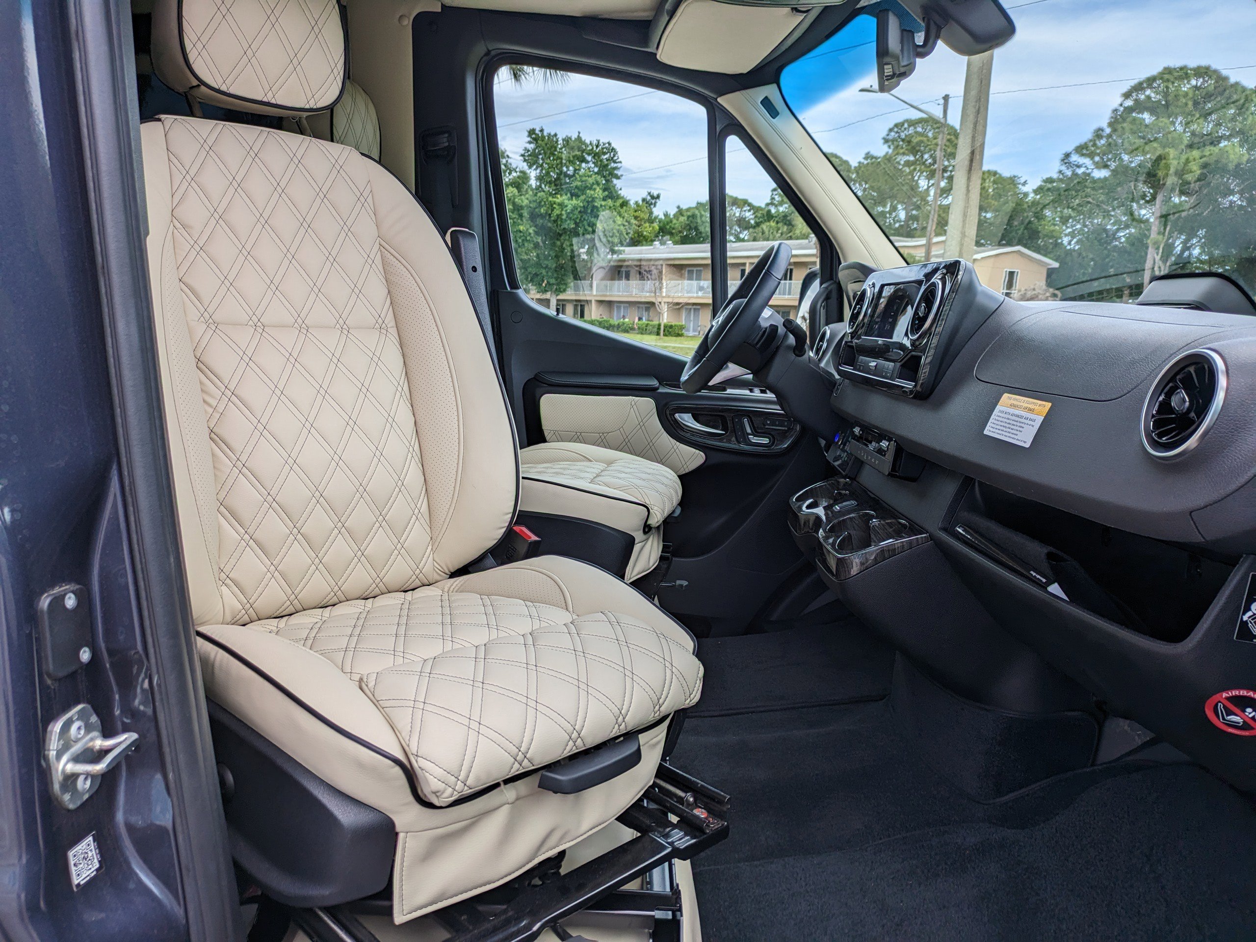Used 2025 Mercedes-Benz Sprinter 144 Cargo image 71