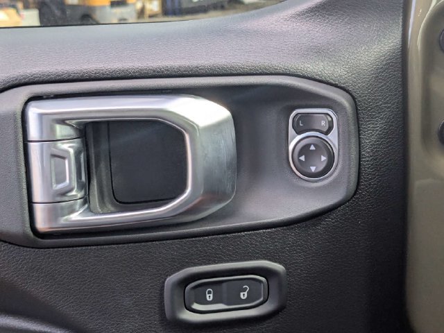 Used 2025 Jeep Wrangler Sport AWD/4WD image 22