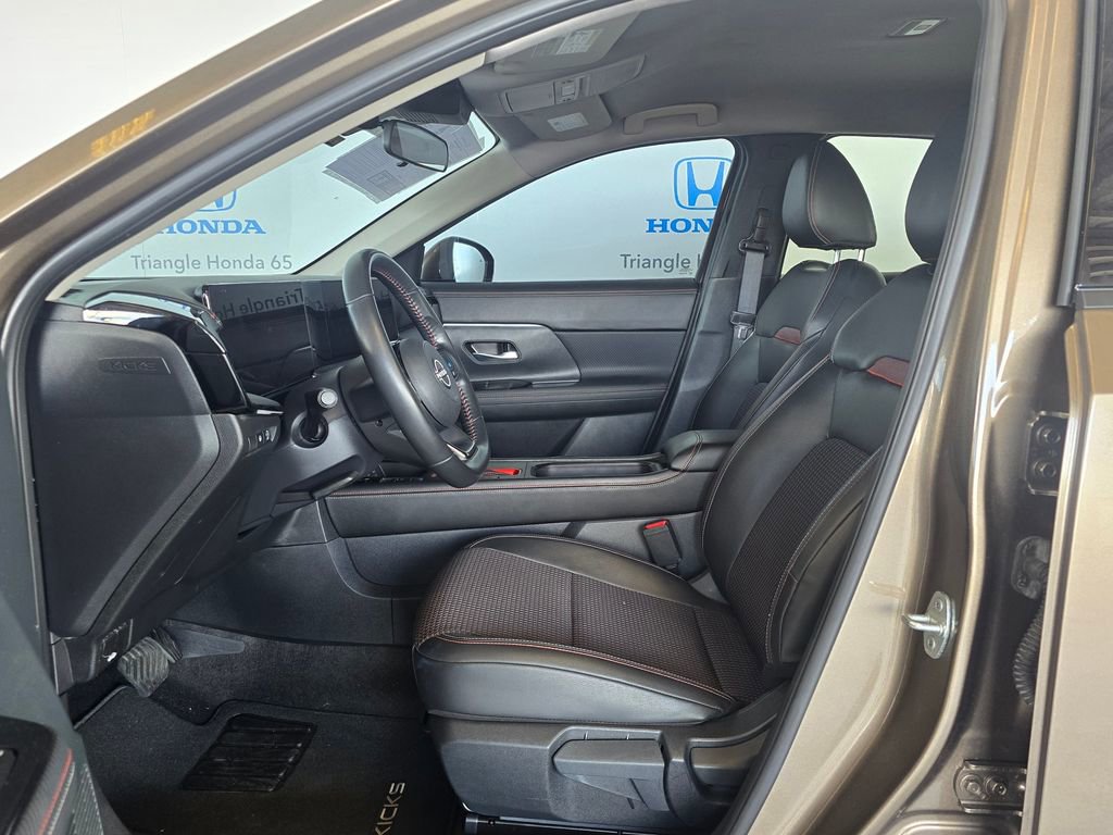 Used 2025 Nissan Kicks SR FWD image 9