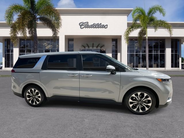 Used 2024 Kia Carnival EX image 17