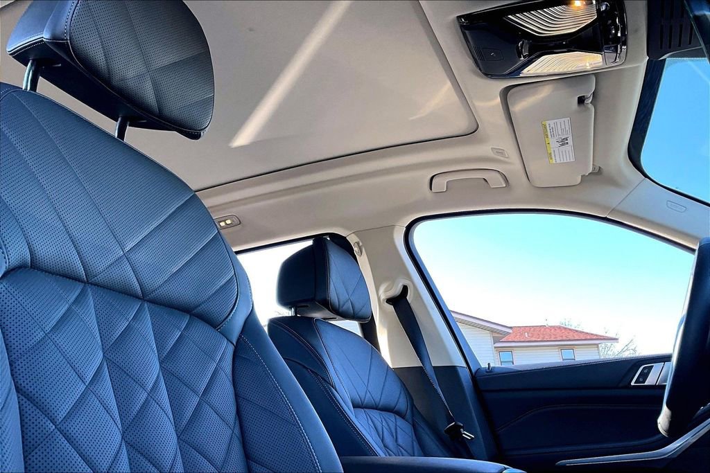 Used 2023 BMW X7 xDrive40i w/ Premium Package image 28