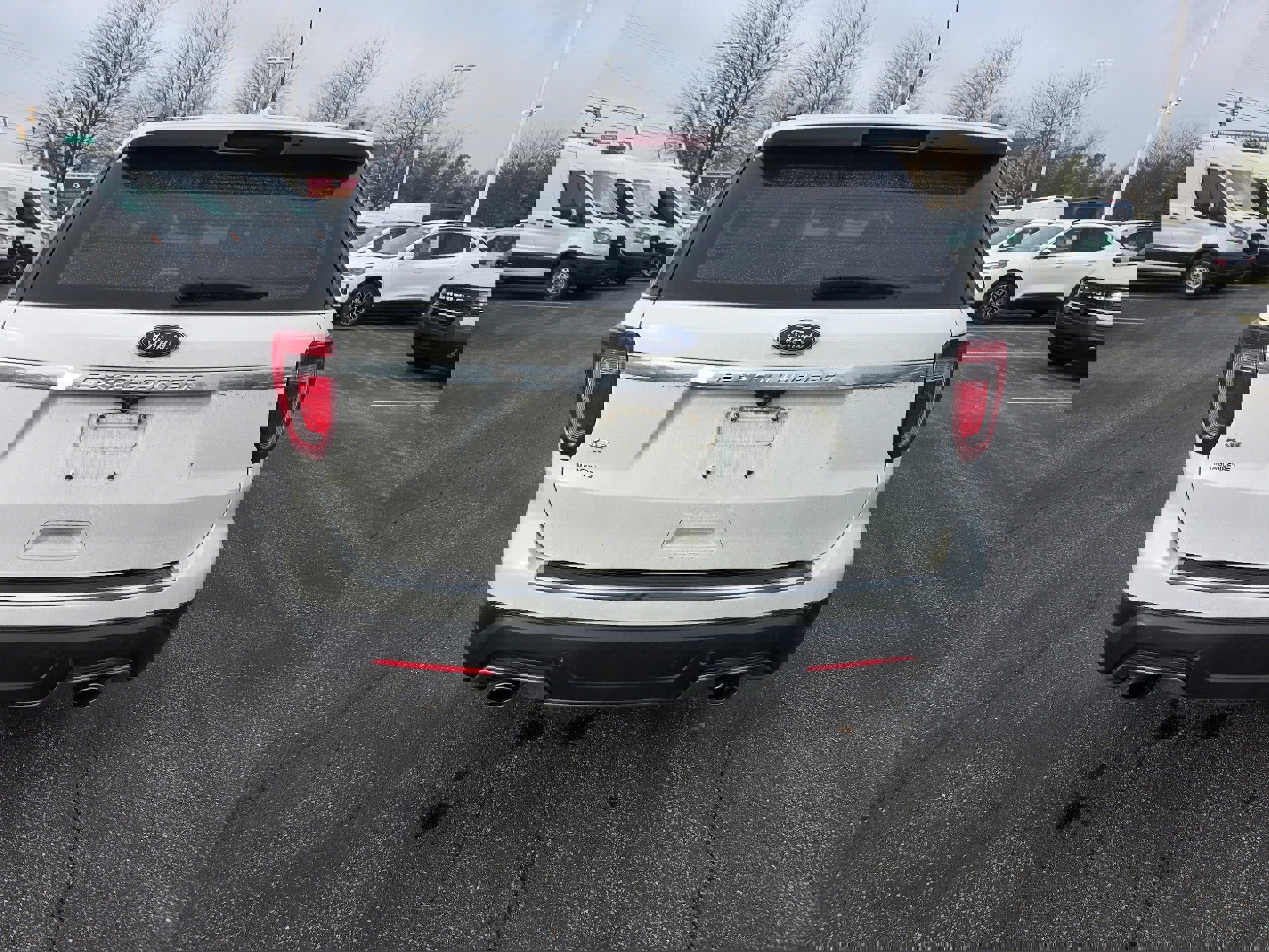 Used 2018 Ford Explorer XLT w/ Equipment Group 201A image 3