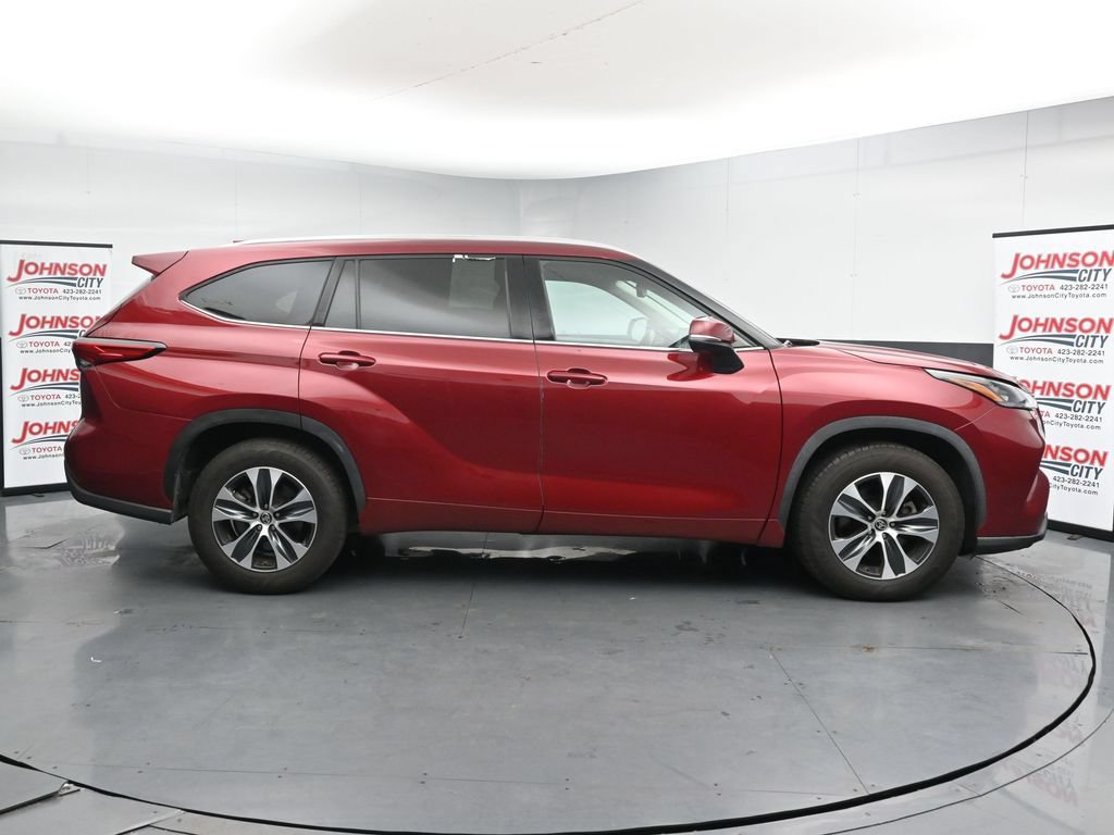 Used 2020 Toyota Highlander XLE FWD image 9