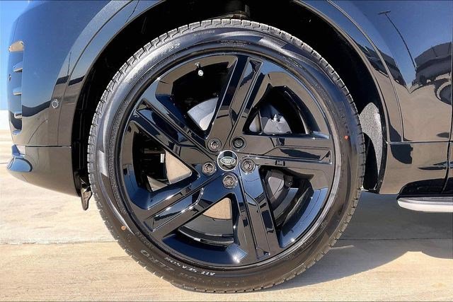 New 2026 Land Rover Discovery Limited Edition AWD/4WD image 15