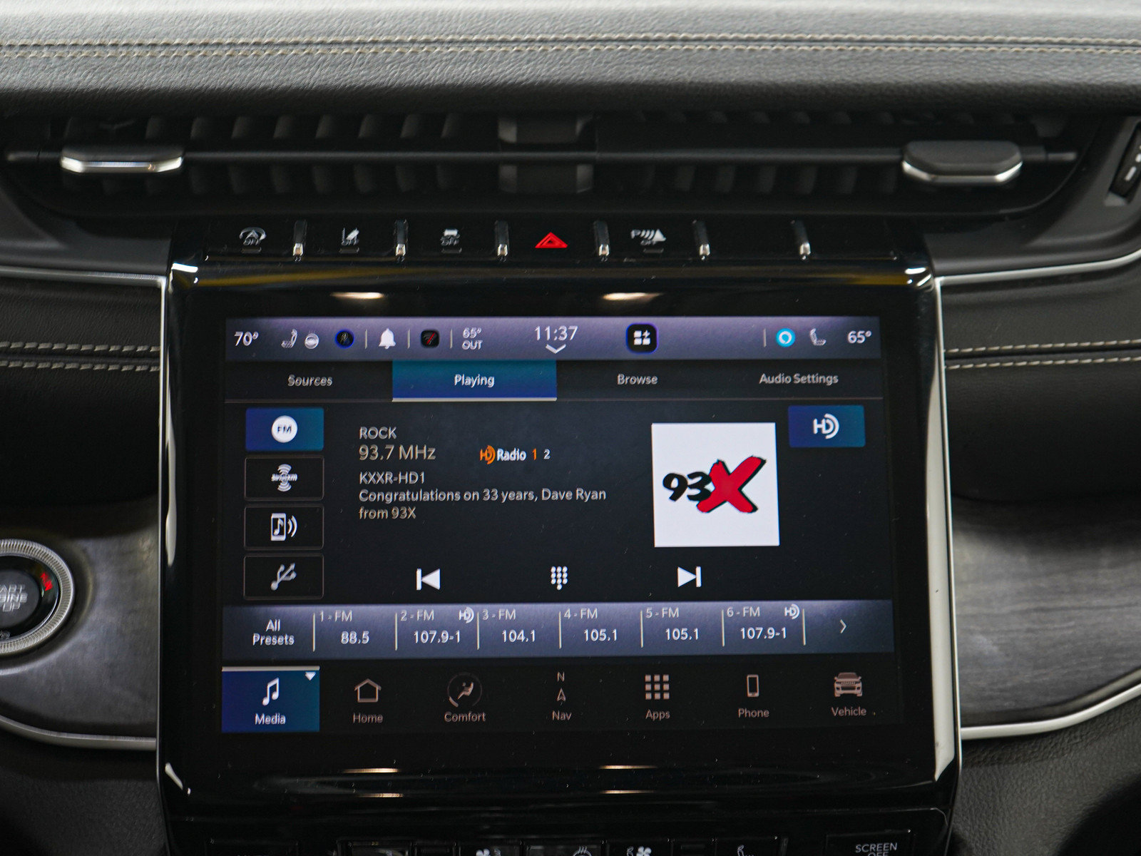Used 2023 Jeep Grand Cherokee Limited w/ Luxury Tech Group II AWD/4WD image 19