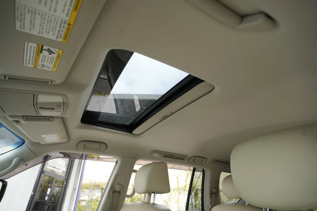 Used 2012 INFINITI QX56 4WD w/ Deluxe Touring Pkg image 17