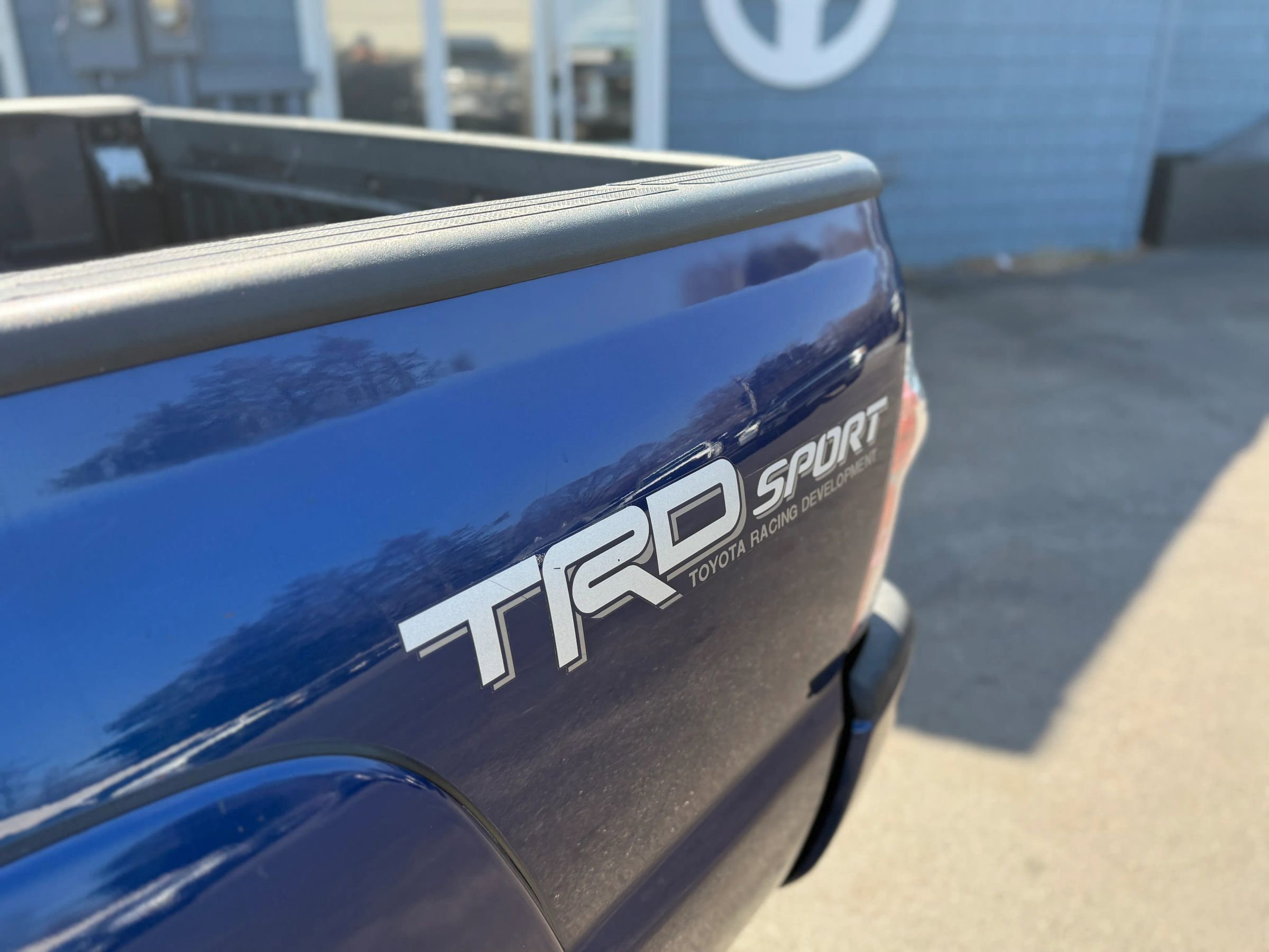Used 2015 Toyota Tacoma 4x4 Access Cab V6 w/ TRD Sport Package image 19