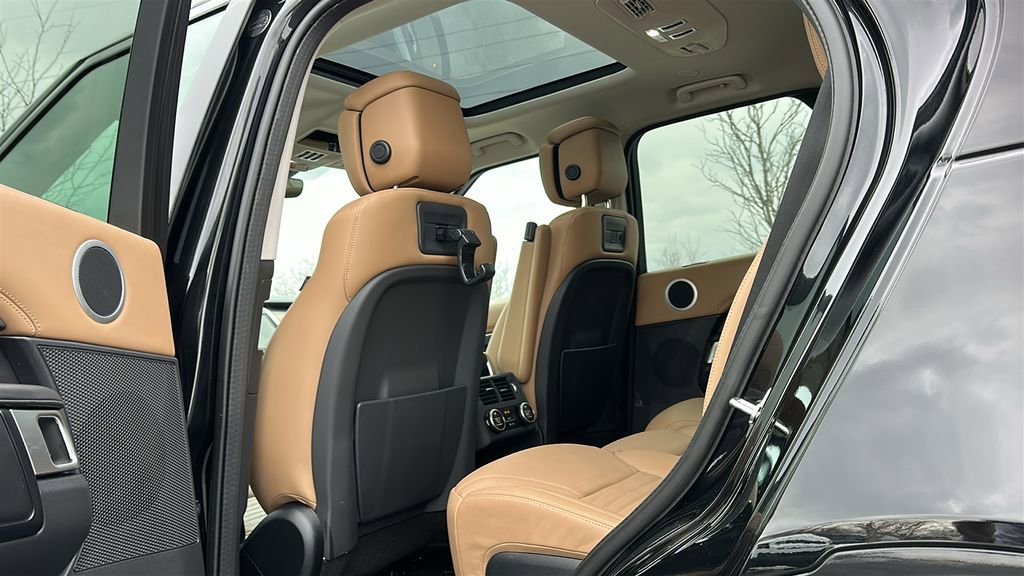 Certified 2025 Land Rover Discovery Metropolitan Edition image 22