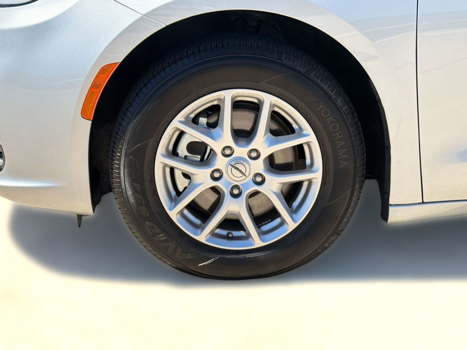 Certified 2024 Chrysler Pacifica Touring-L FWD image 12