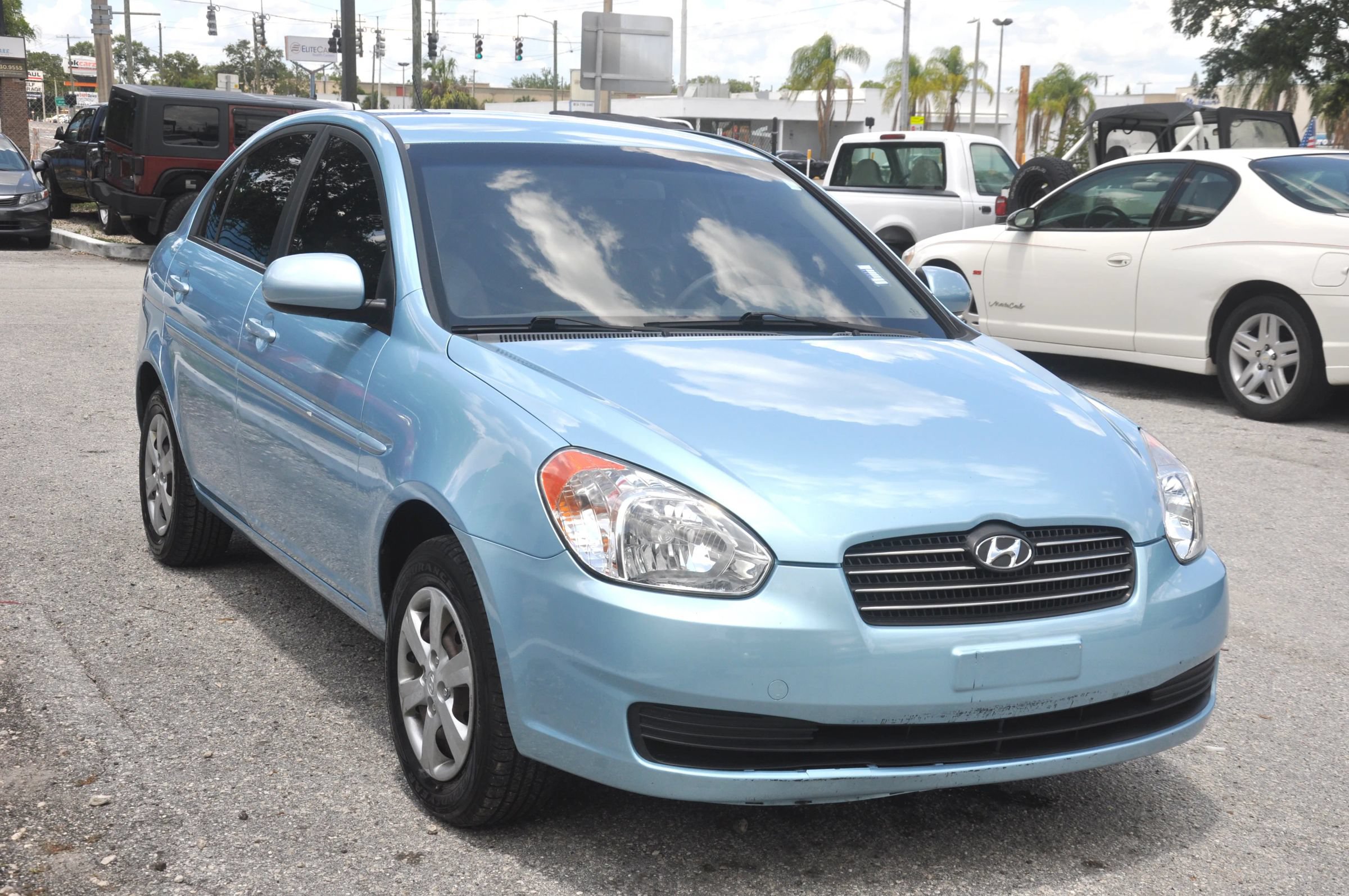 Used 2010 Hyundai Accent GLS w/ Premium Pkg 4 FWD image 5