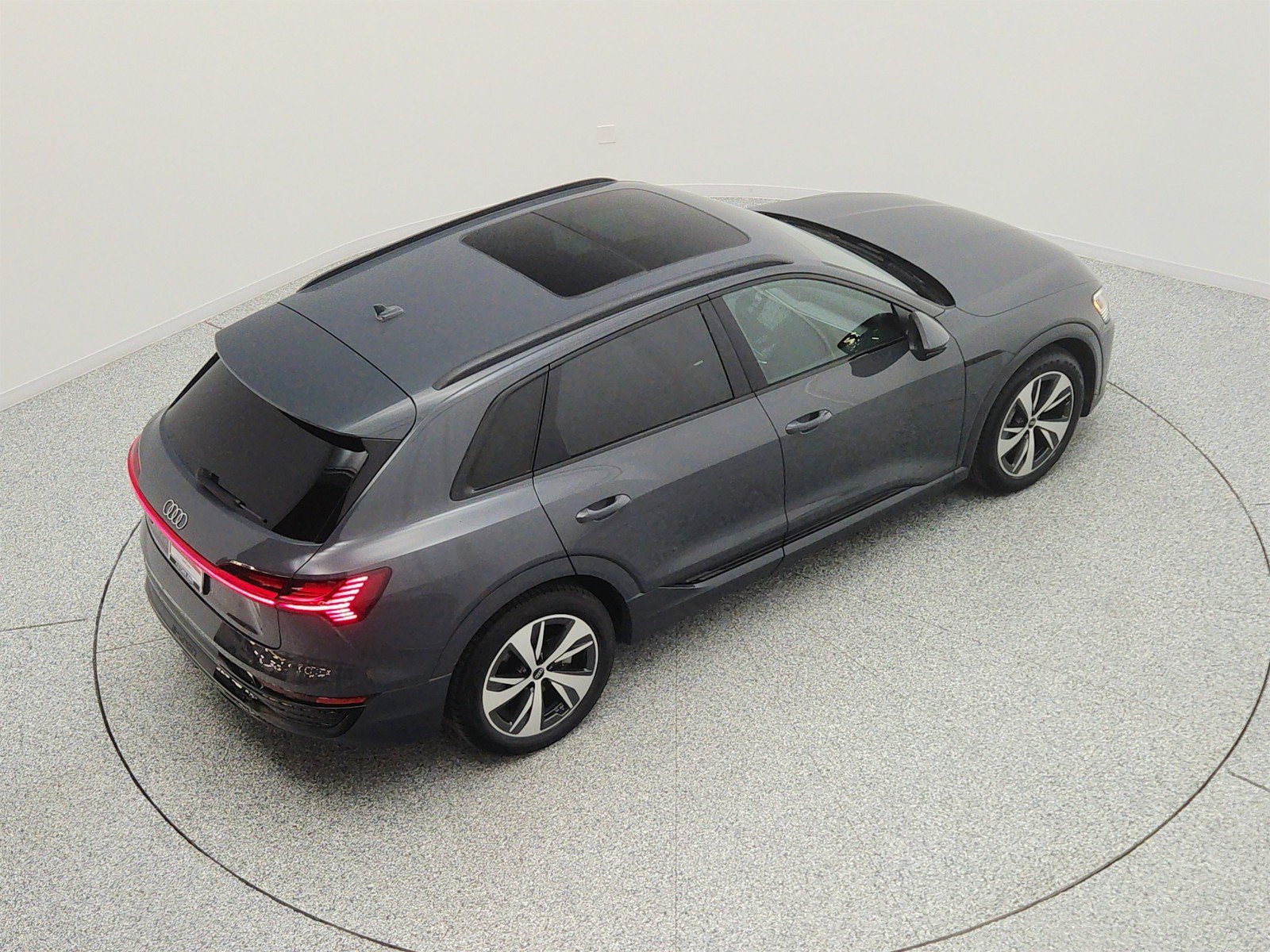 Used 2024 Audi Q8 e-tron Premium AWD/4WD image 26