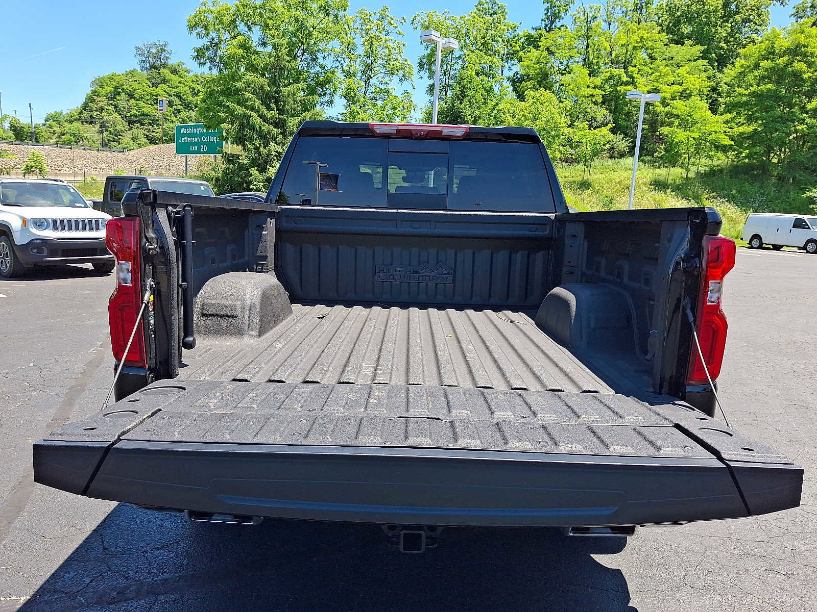 Used 2023 Chevrolet Silverado 1500 High Country w/ High Country Premium Package AWD/4WD image 28