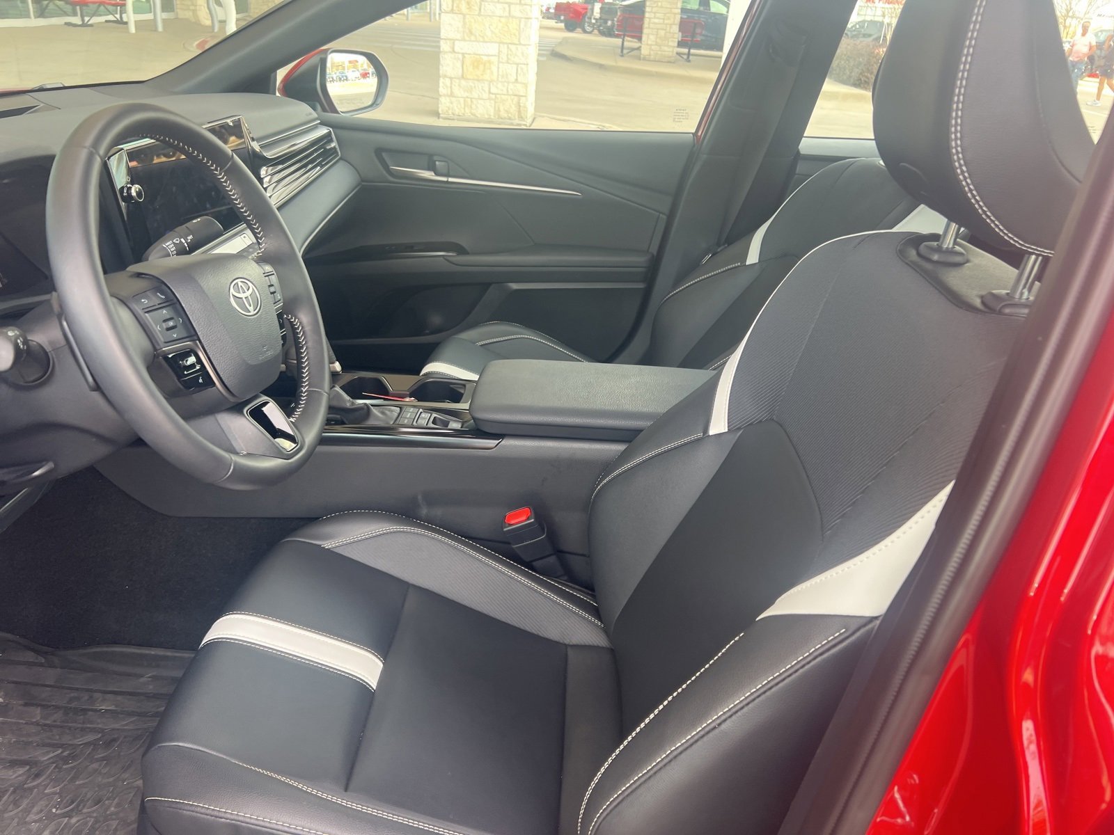 Used 2025 Toyota Camry SE image 23