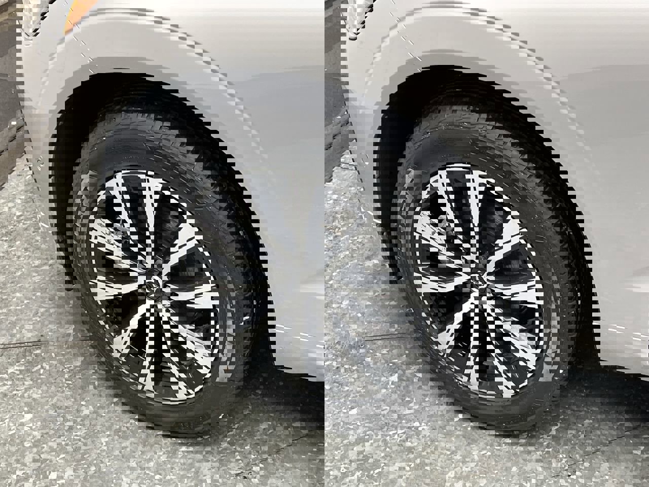 Used 2024 Volvo XC60 B5 Plus image 31