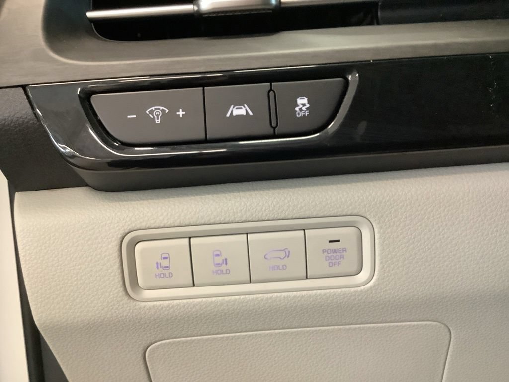 Certified 2024 Kia Carnival SX FWD image 18