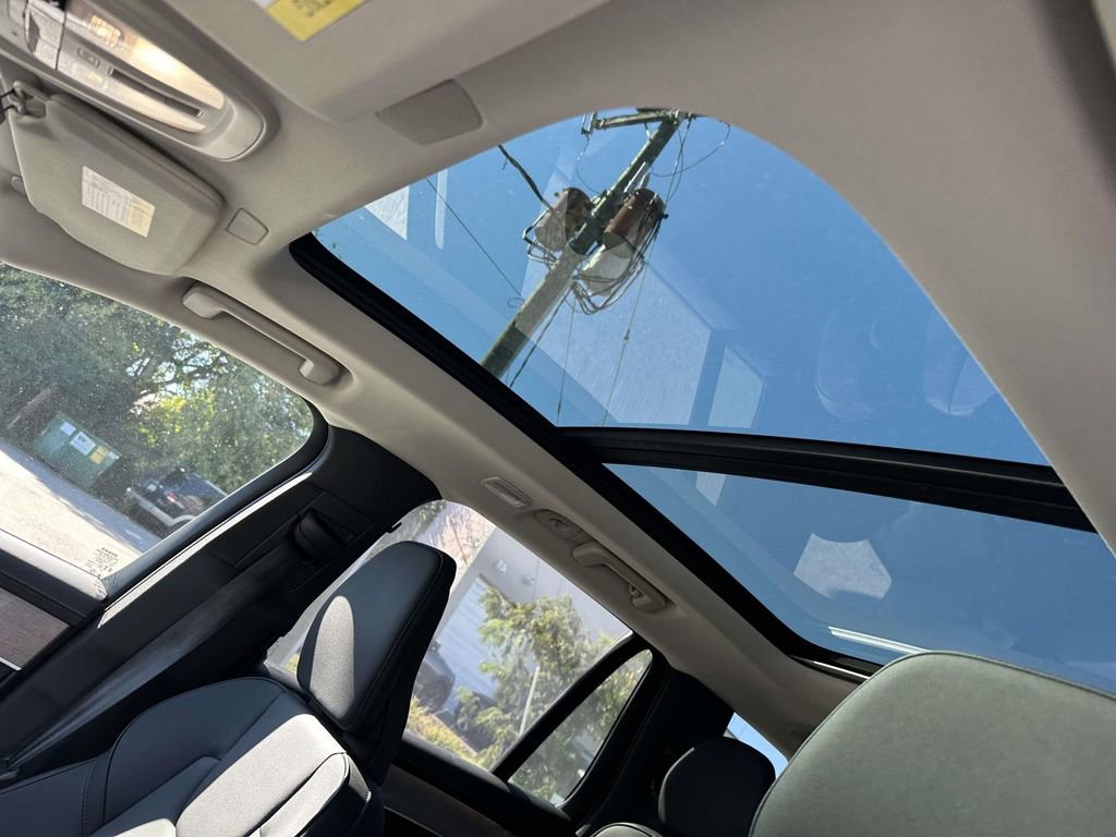 Certified 2025 Volvo XC90 T8 Plus w/ Protection Package Premier AWD/4WD image 18