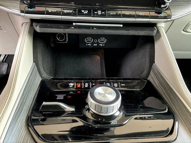 Used 2024 Jeep Wagoneer Series II w/ Flexible Seating Group AWD/4WD image 15