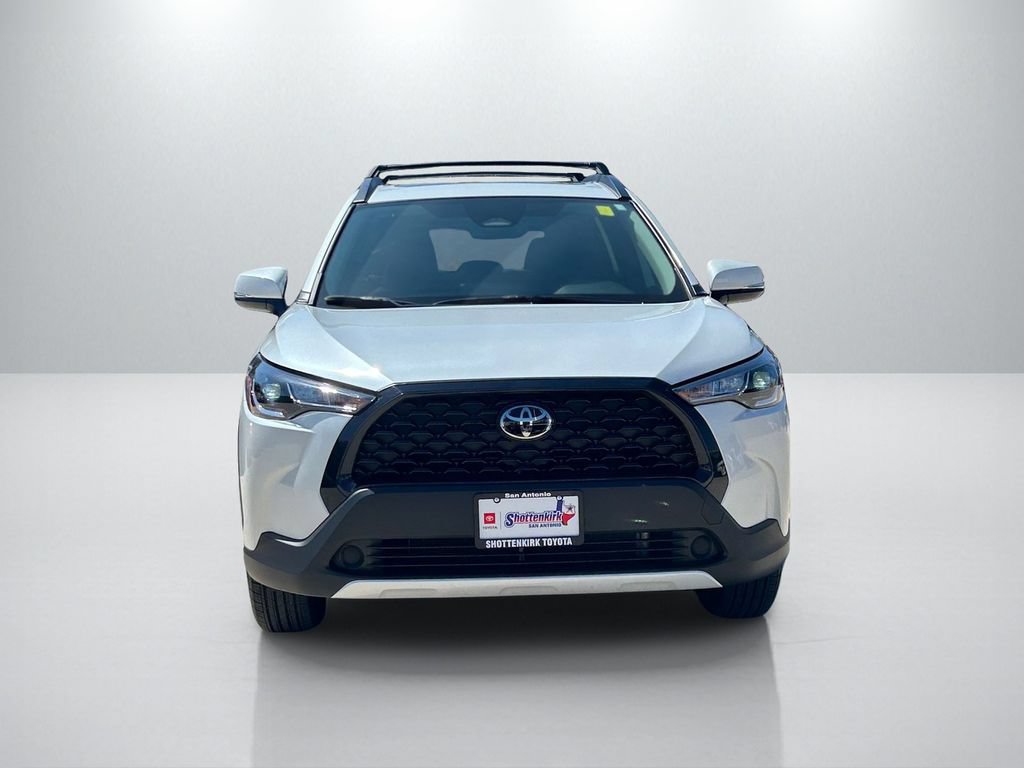Used 2024 Toyota Corolla Cross LE w/ Moonroof Package FWD image 2