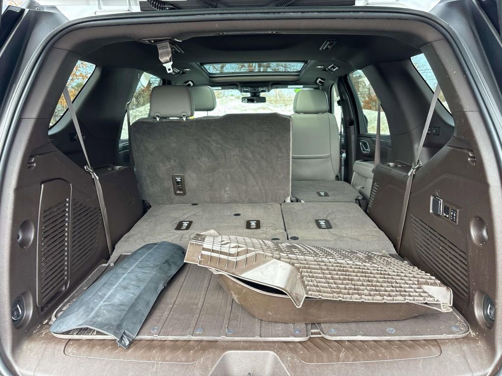 Used 2021 GMC Yukon SLT w/ SLT Premium Package image 18