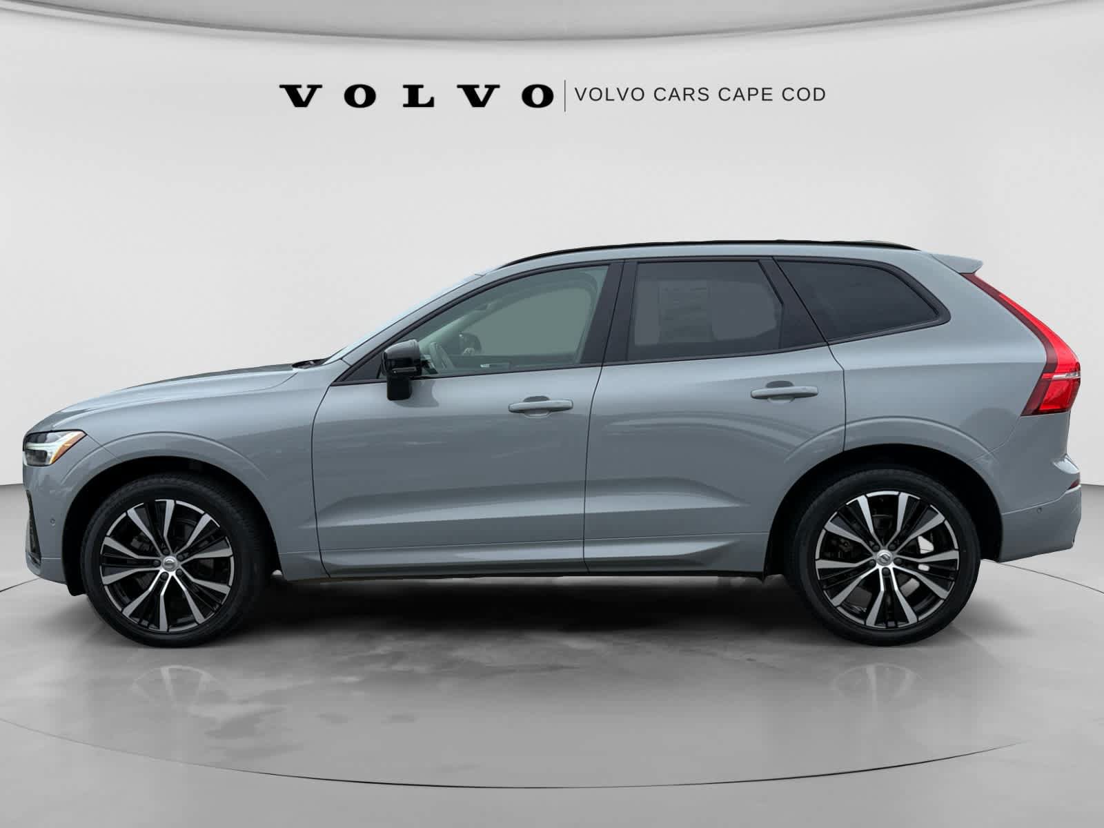 Used 2024 Volvo XC60 B5 Plus w/ Protection Package Premier AWD/4WD image 4
