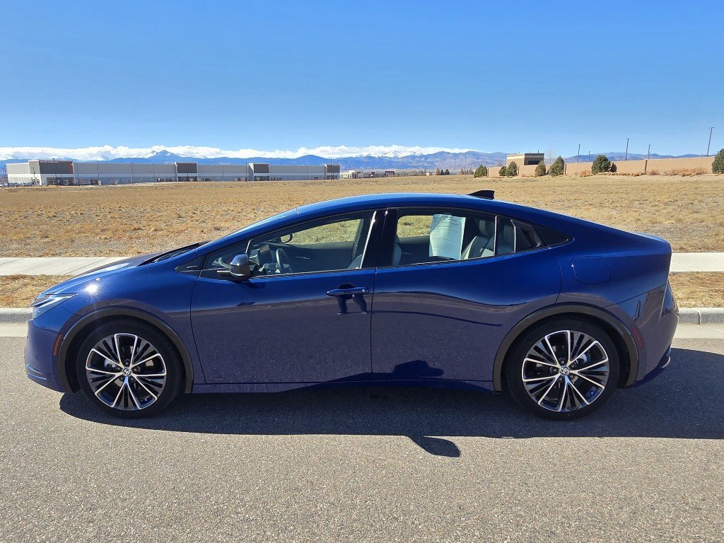 Used 2024 Toyota Prius XLE image 2