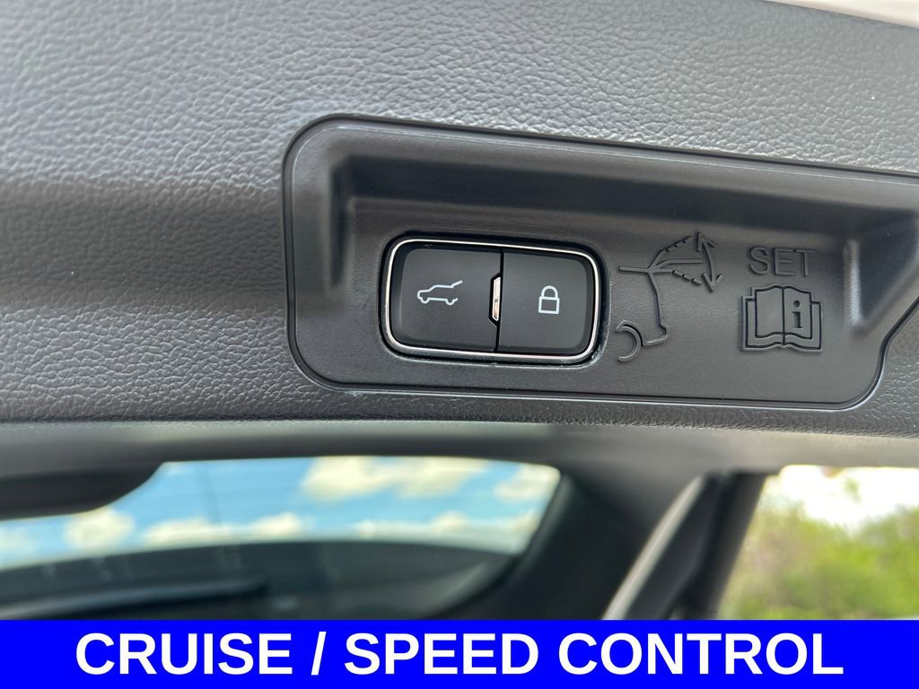 Used 2023 Ford Explorer XLT w/ Equipment Group 202A RWD image 18