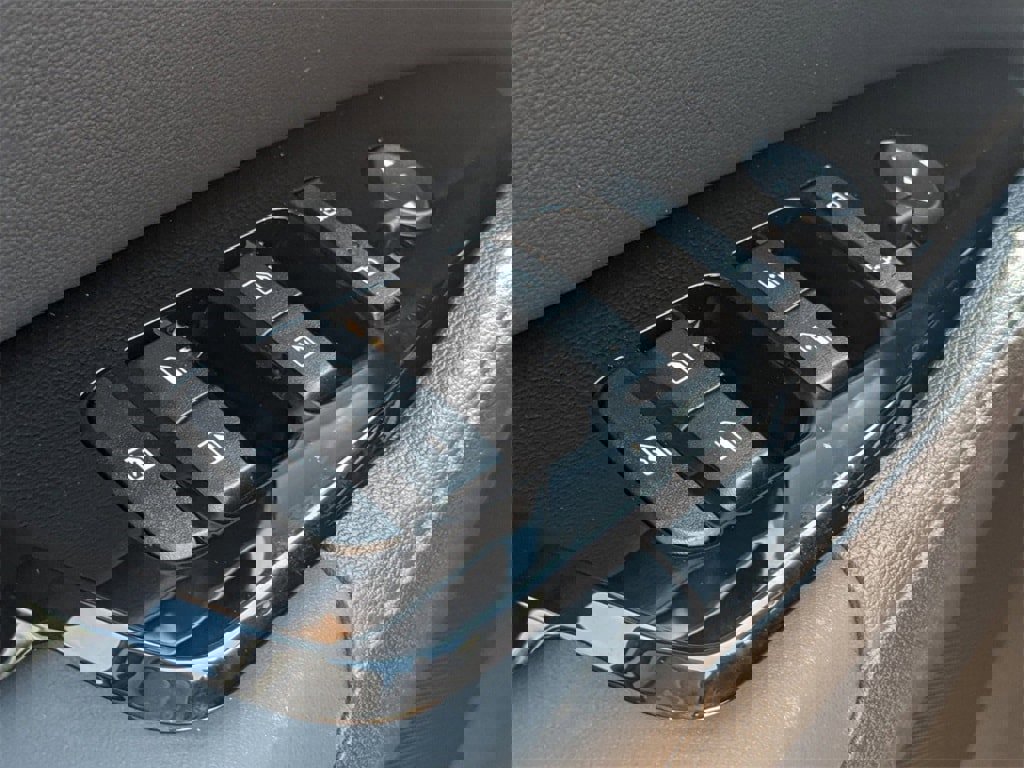 New 2024 Kia Sportage EX image 24