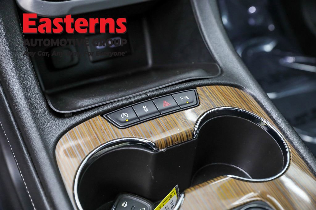 Used 2022 GMC Acadia SLE image 22