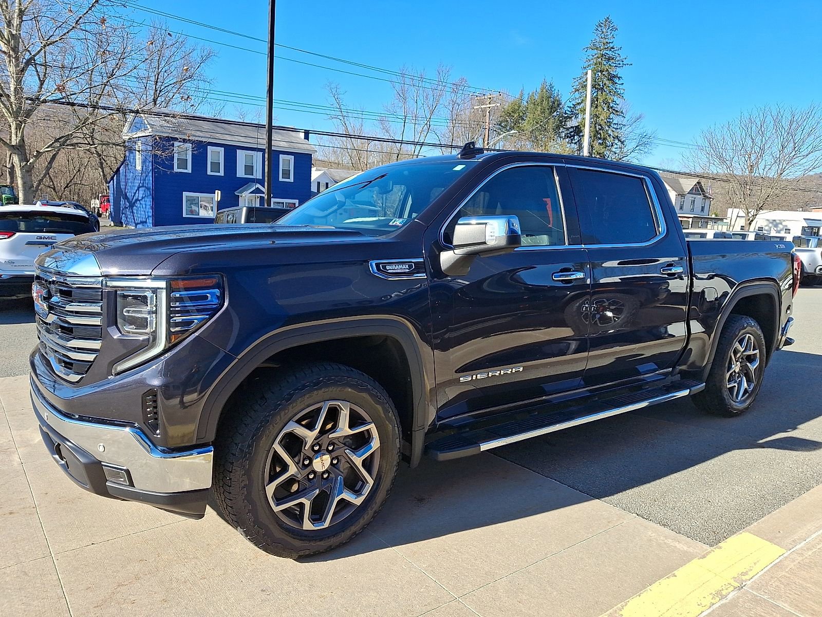Used 2022 GMC Sierra 1500 SLT w/ SLT Premium Plus Package AWD/4WD image 3