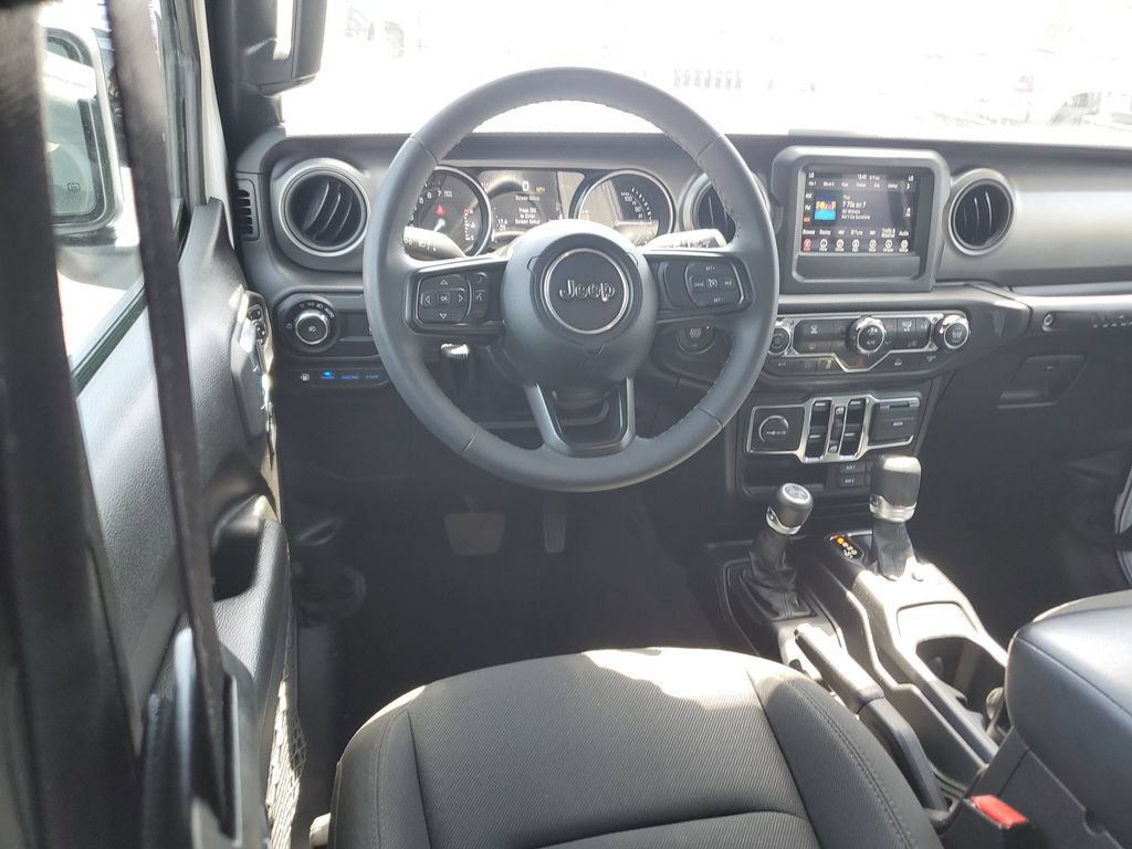 Certified 2023 Jeep Wrangler Unlimited AWD/4WD image 10