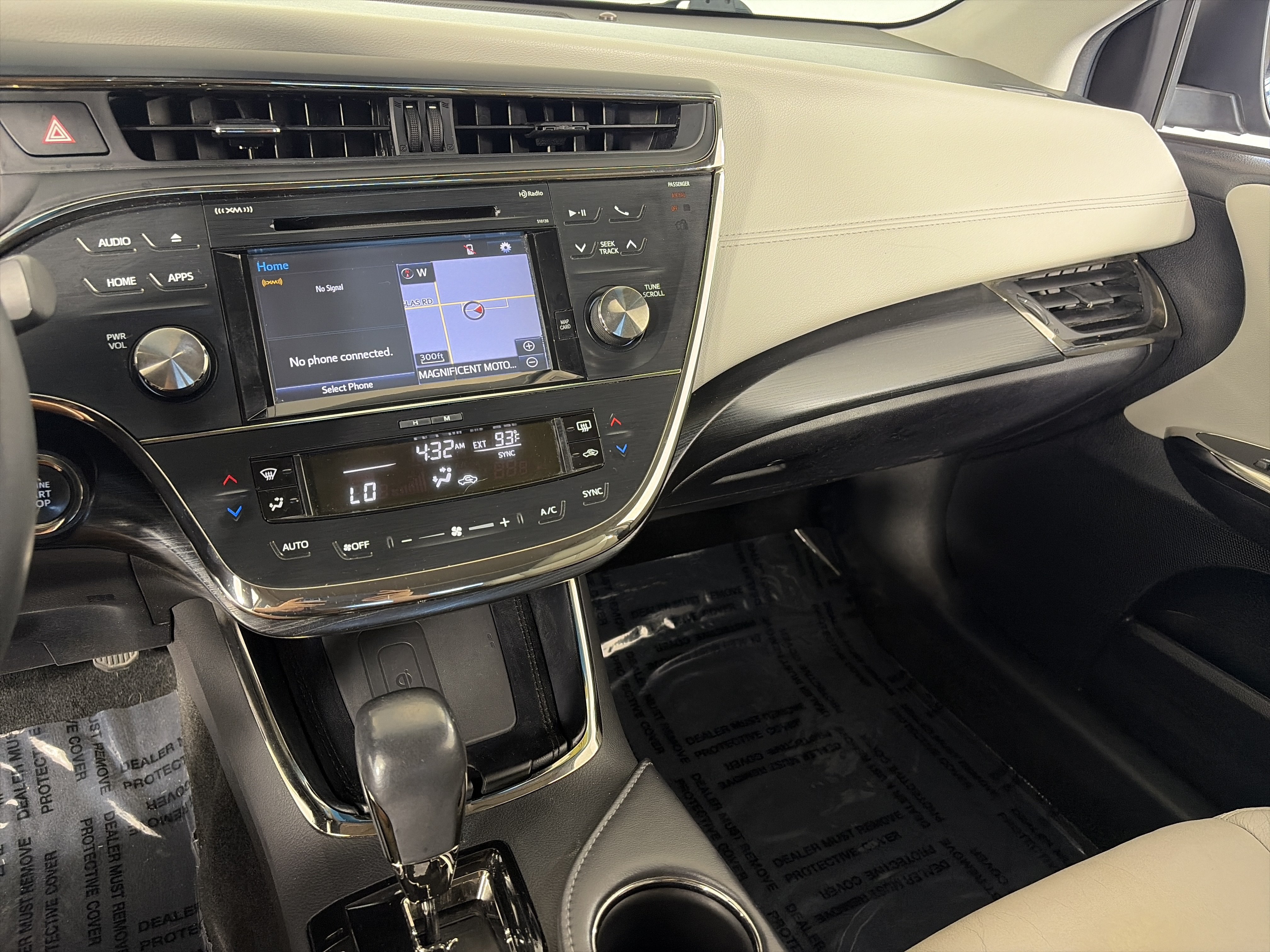 Used 2016 Toyota Avalon Touring FWD image 4