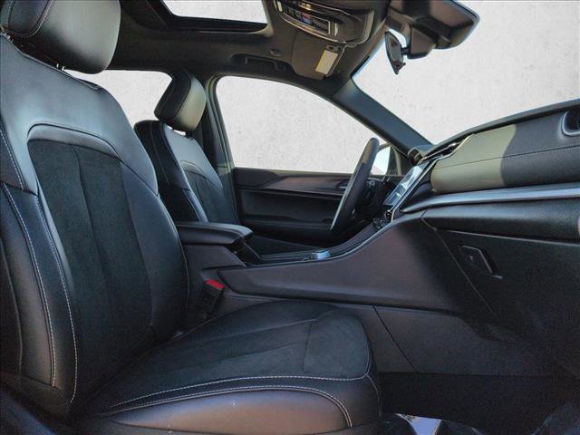 Used 2025 Jeep Grand Cherokee Laredo image 20