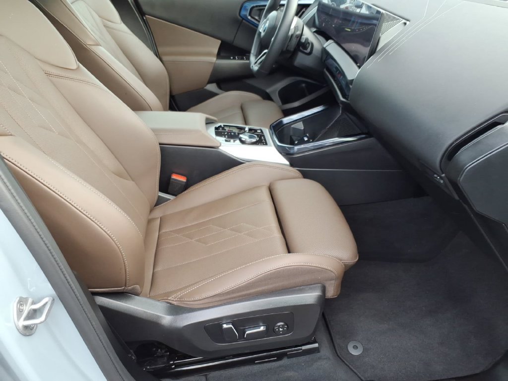 Used 2025 BMW X3 xDrive30i AWD/4WD image 8