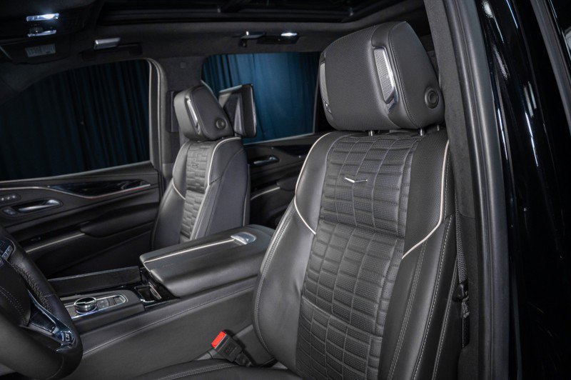 Used 2023 Cadillac Escalade ESV V w/ Heavy-Duty Trailer Package AWD/4WD image 18