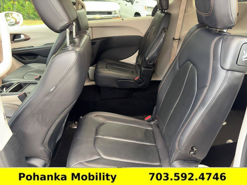 Used 2018 Chrysler Pacifica Touring-L FWD image 27