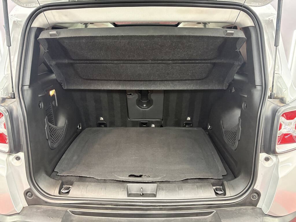 Used 2018 Jeep Renegade Limited w/ UConnect 8.4 Nav Group AWD/4WD image 33